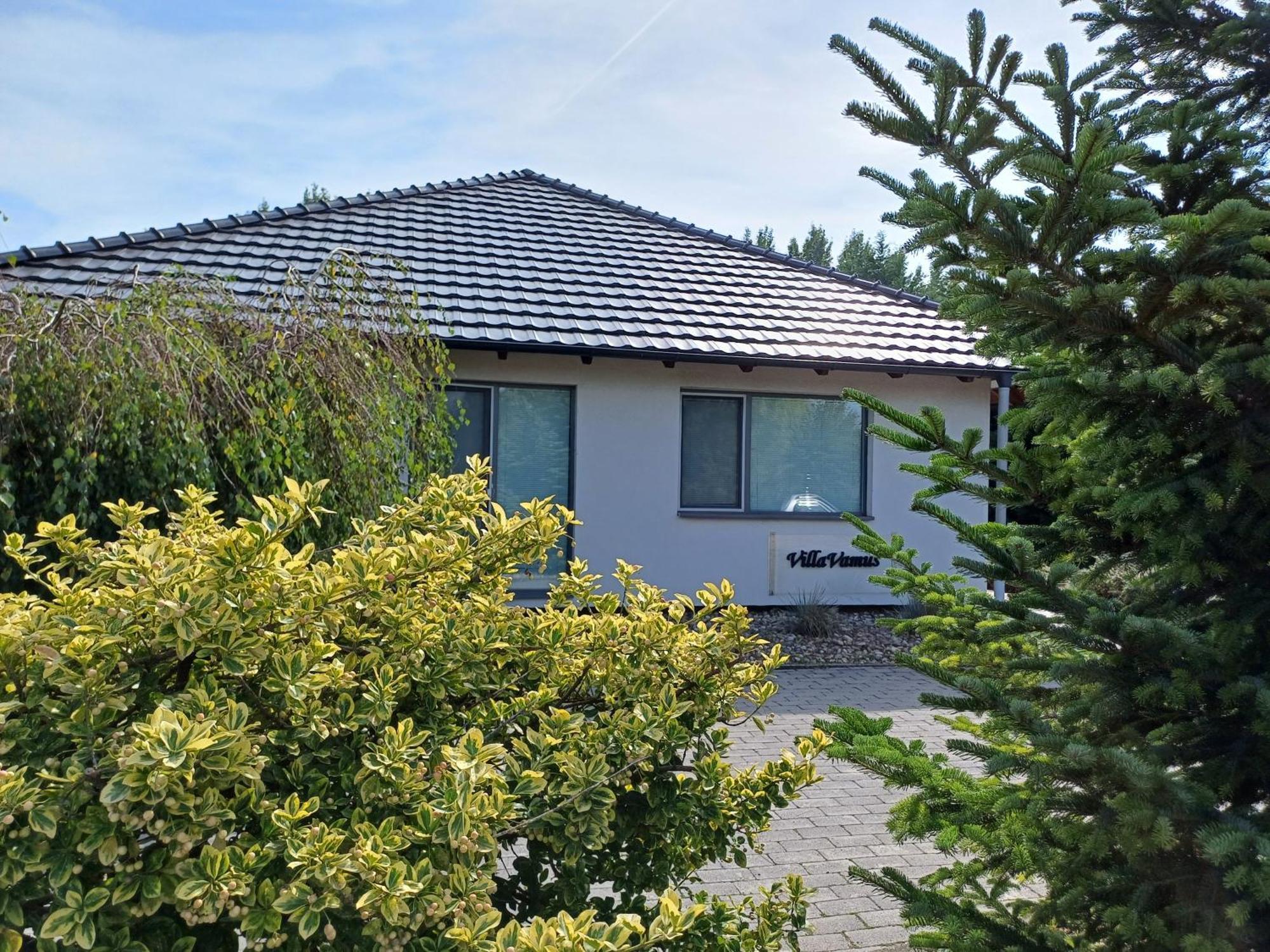 Villa Vamus Vendeg- Es Rendezvenyhaz Vámosszabadi Exteriör bild