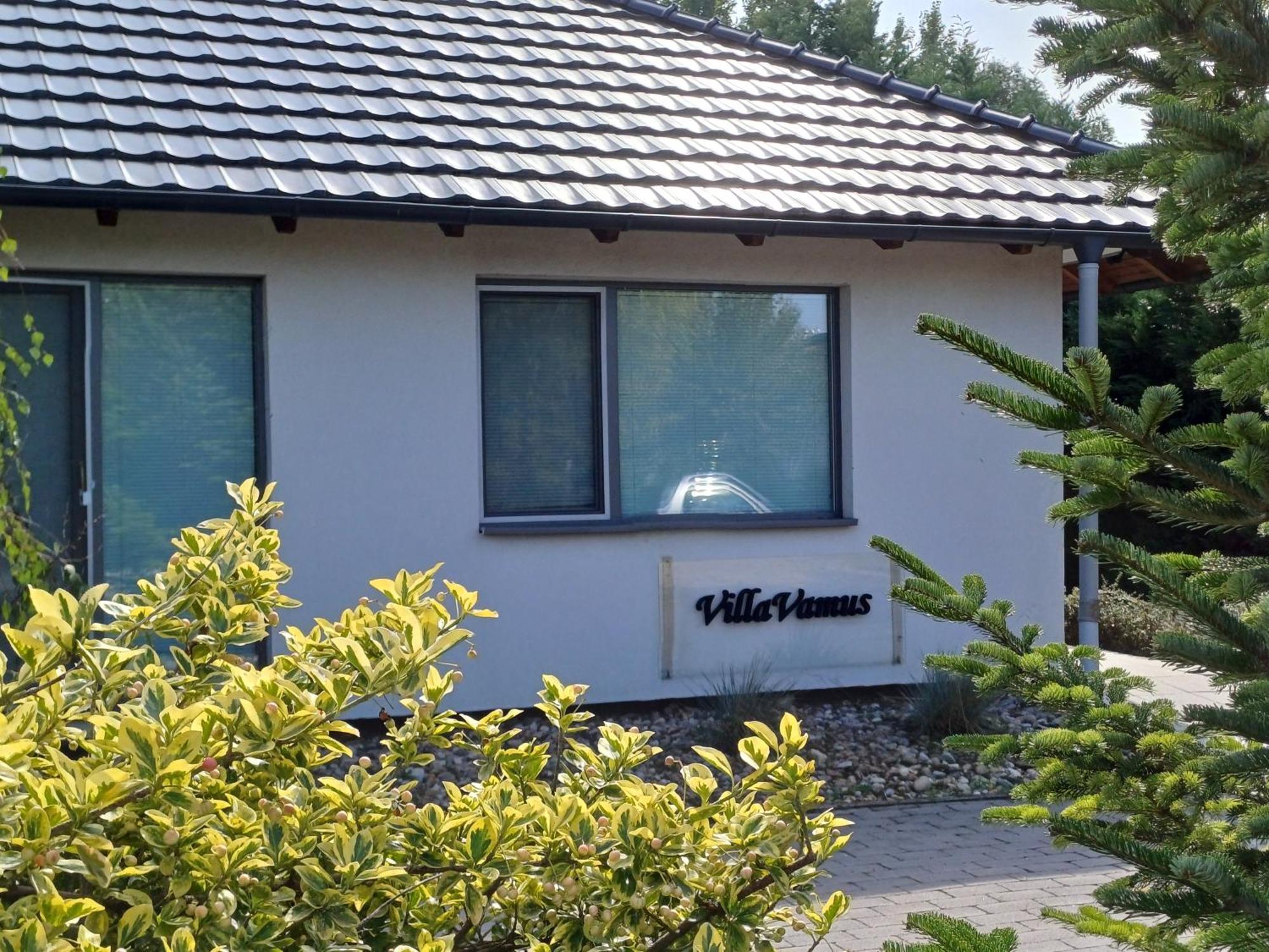 Villa Vamus Vendeg- Es Rendezvenyhaz Vámosszabadi Exteriör bild